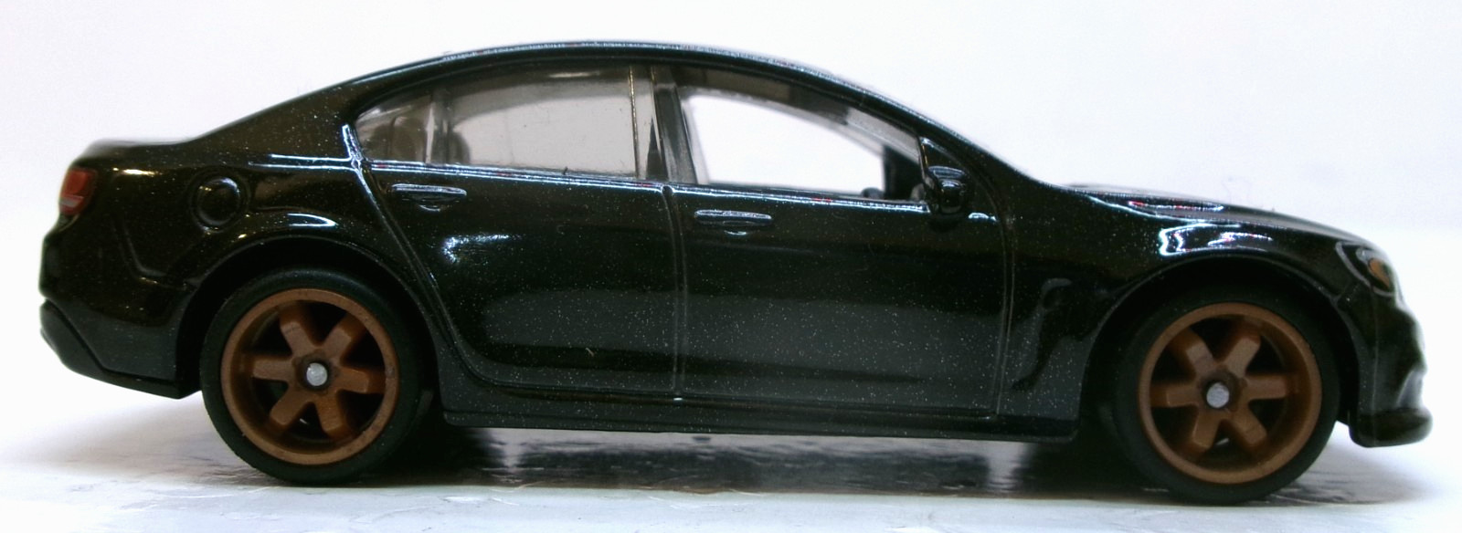 LOOSE 2025 MATCHBOX 1:64 BLACK HOLDEN VF COMMODORE SSV WHEEL SWAP REAL RIDERS