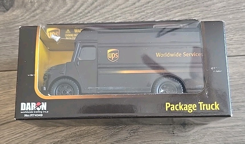 UPS 5.5″ Package Truck Daron Toys Plastic Pullback Action Open Box Free Ship