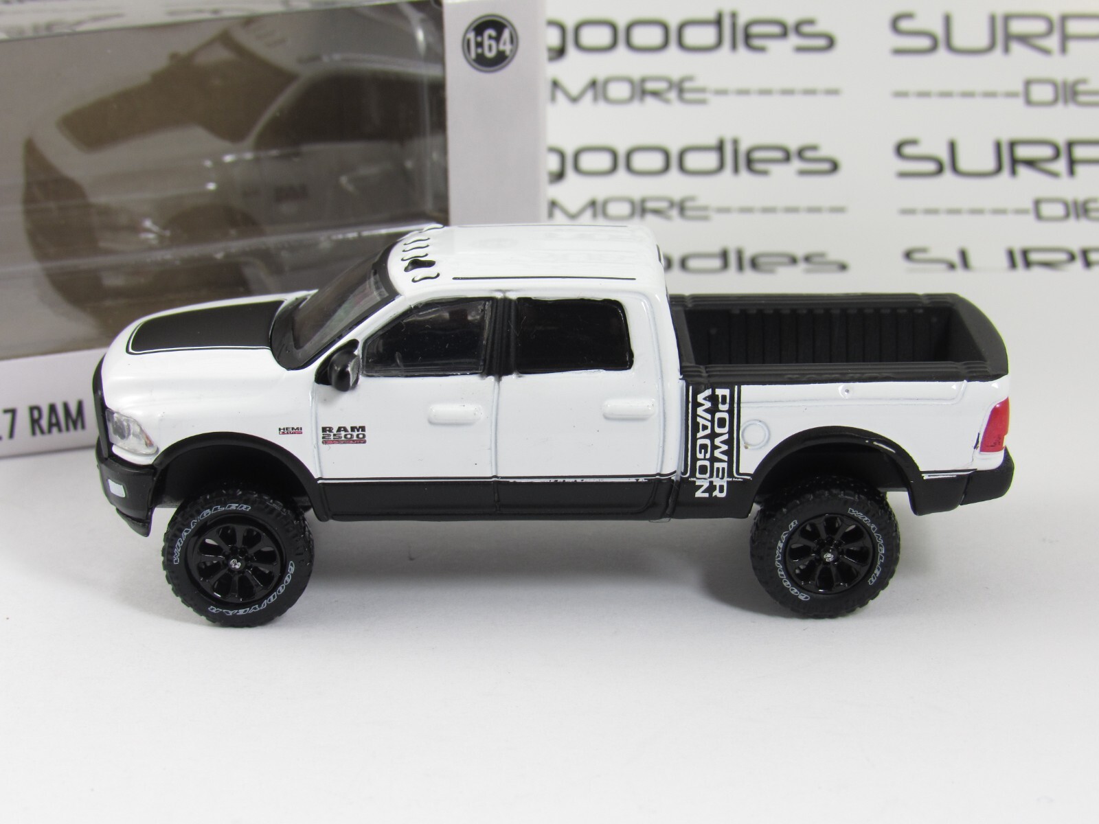 2024 Greenlight 1:64 LIFTED White 2017 DODGE RAM 2500 POWER WAGON Pickup 51582-A