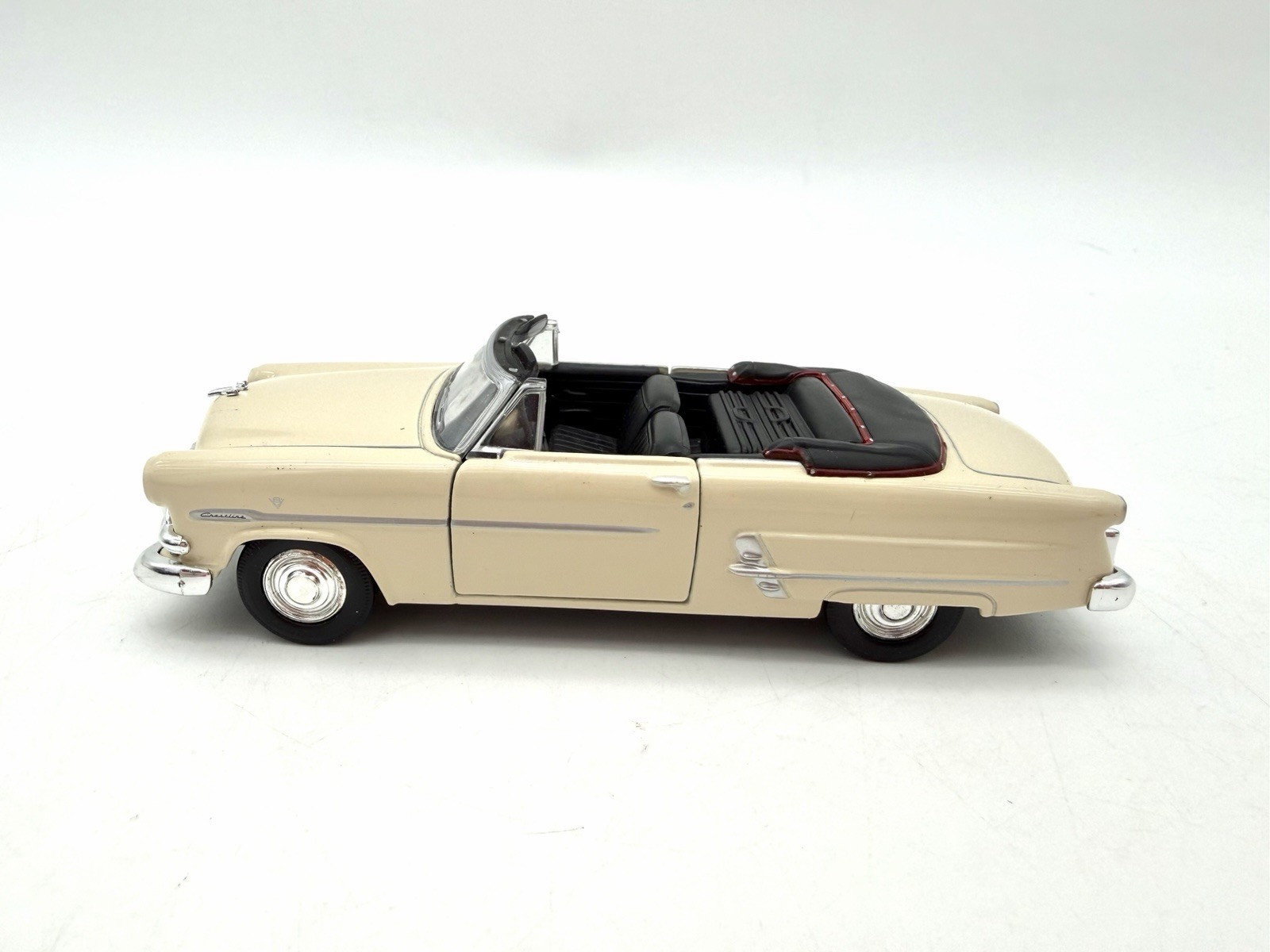 Welly 1953 Ford Crestline Sunliner Convertible Diecast 1:43