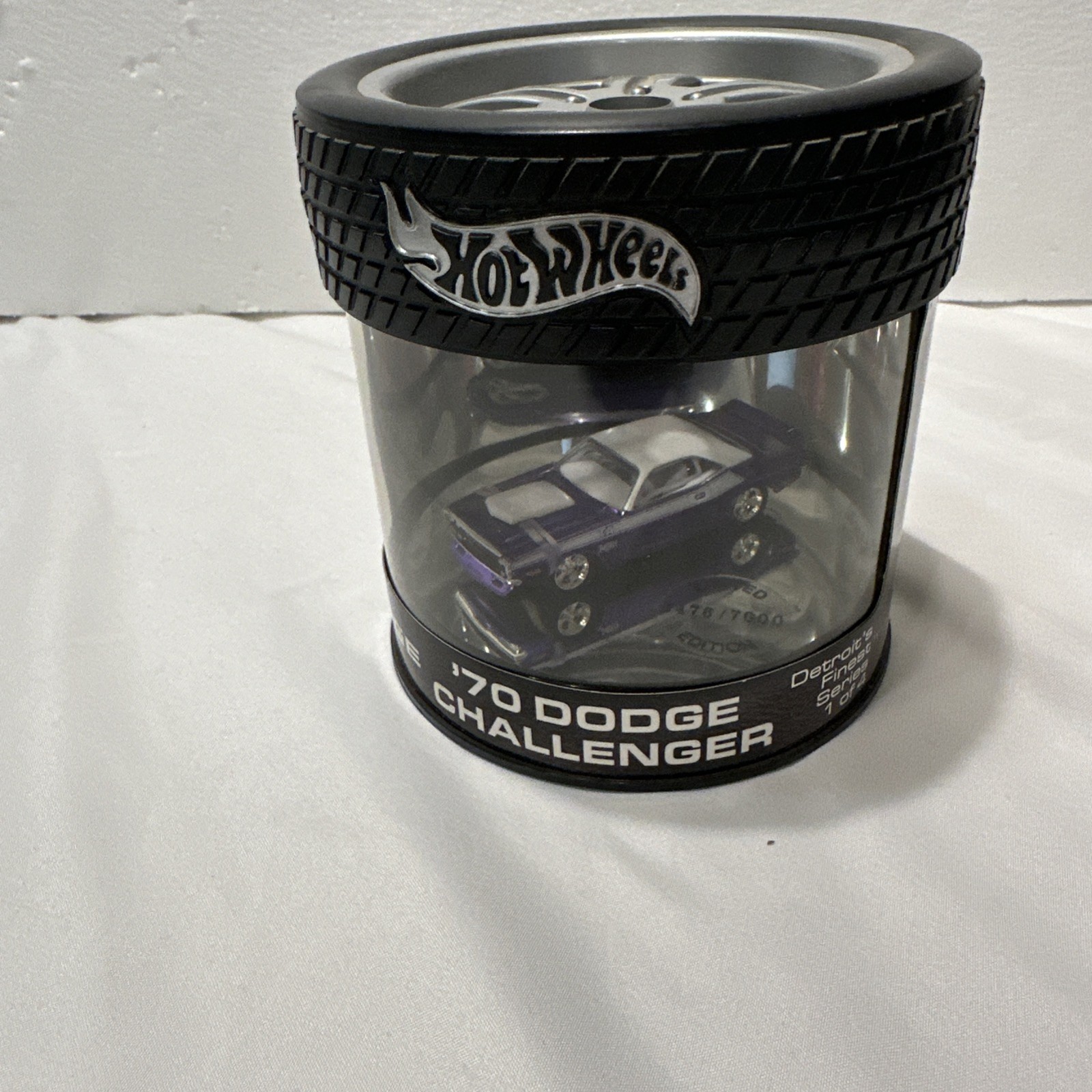 Hot Wheels ’70 Dodge Challenger Purple -Oil Can Display -New Sealed 2476/7000