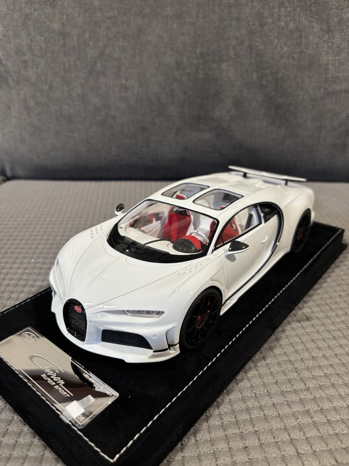 1/18 HH Henson & Heaven Bugatti Chiron Super Sport White/Red Limited 30pcs