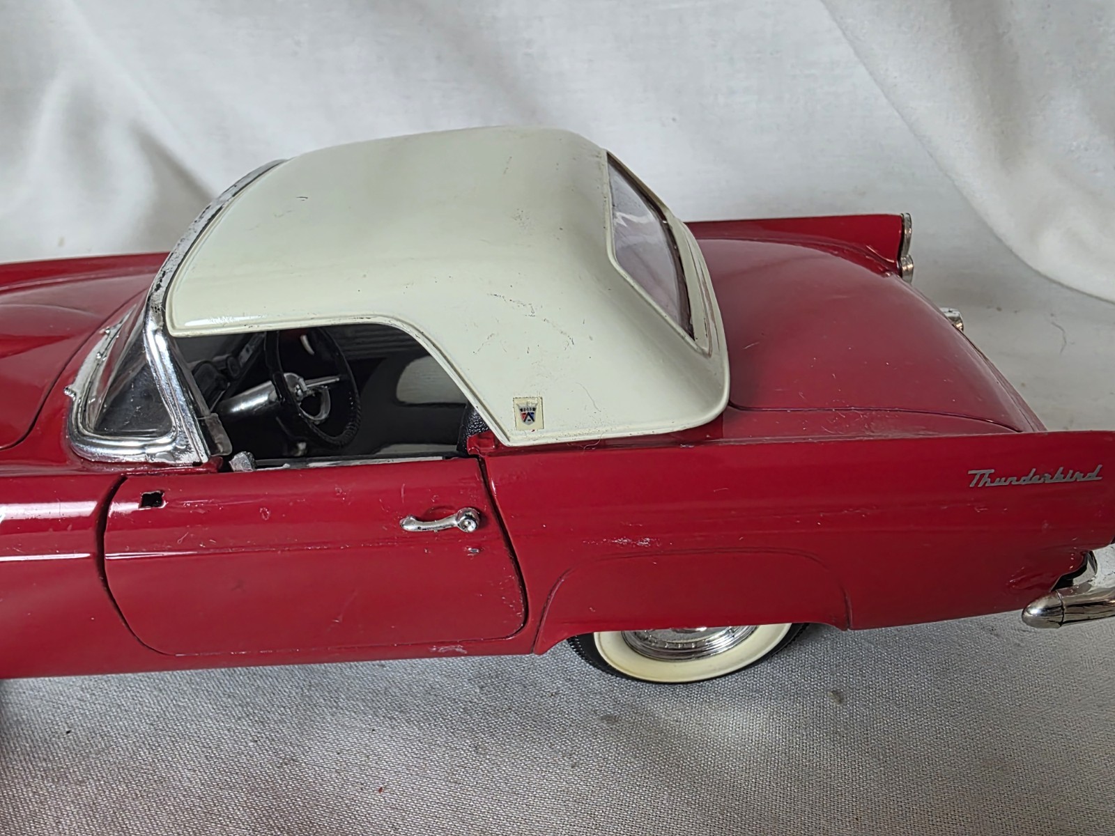 Road Tough – 1:18 Scale 1955 Red Tbird Removable Hard Top Convertible P24