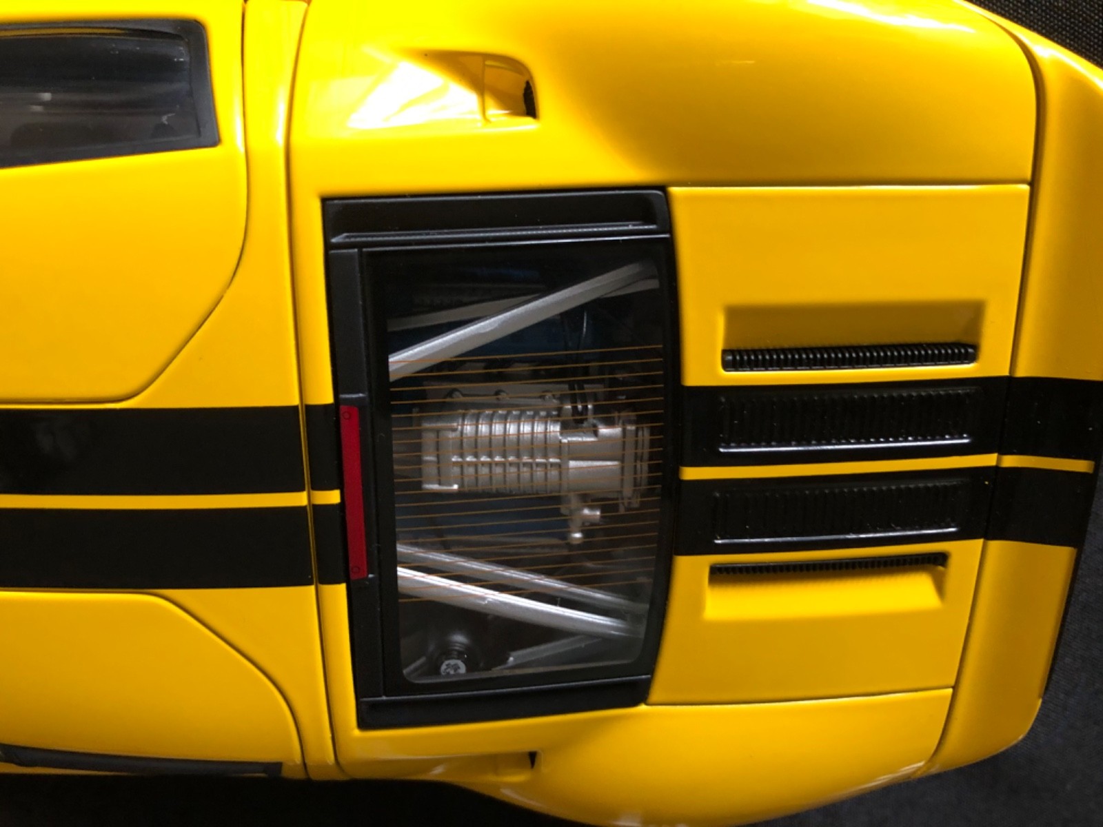 AUTO art Millennium 2004 Ford GT Yellow w/Black Stripes *NIB* 1:18