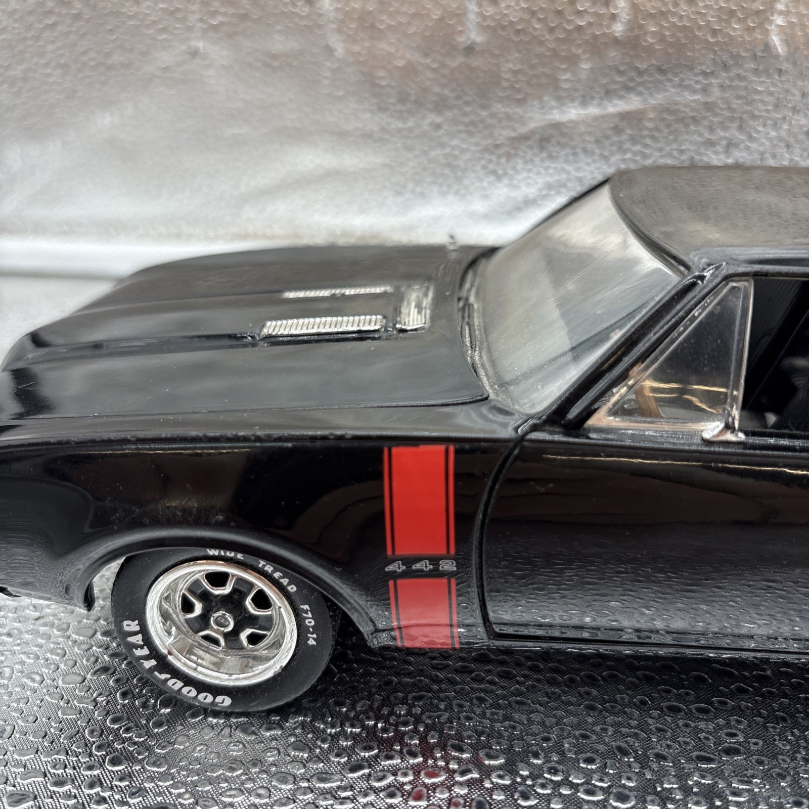ERTL American Muscle 1968 Hurst Olds 442 W30 1:18 Scale Diecast Model Car Black