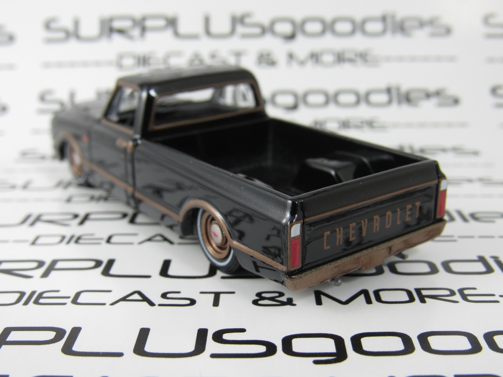 2025 Greenlight 1:64 LOOSE Black Bronze 1972 CHEVROLET C10 Lowrider Pickup Truck