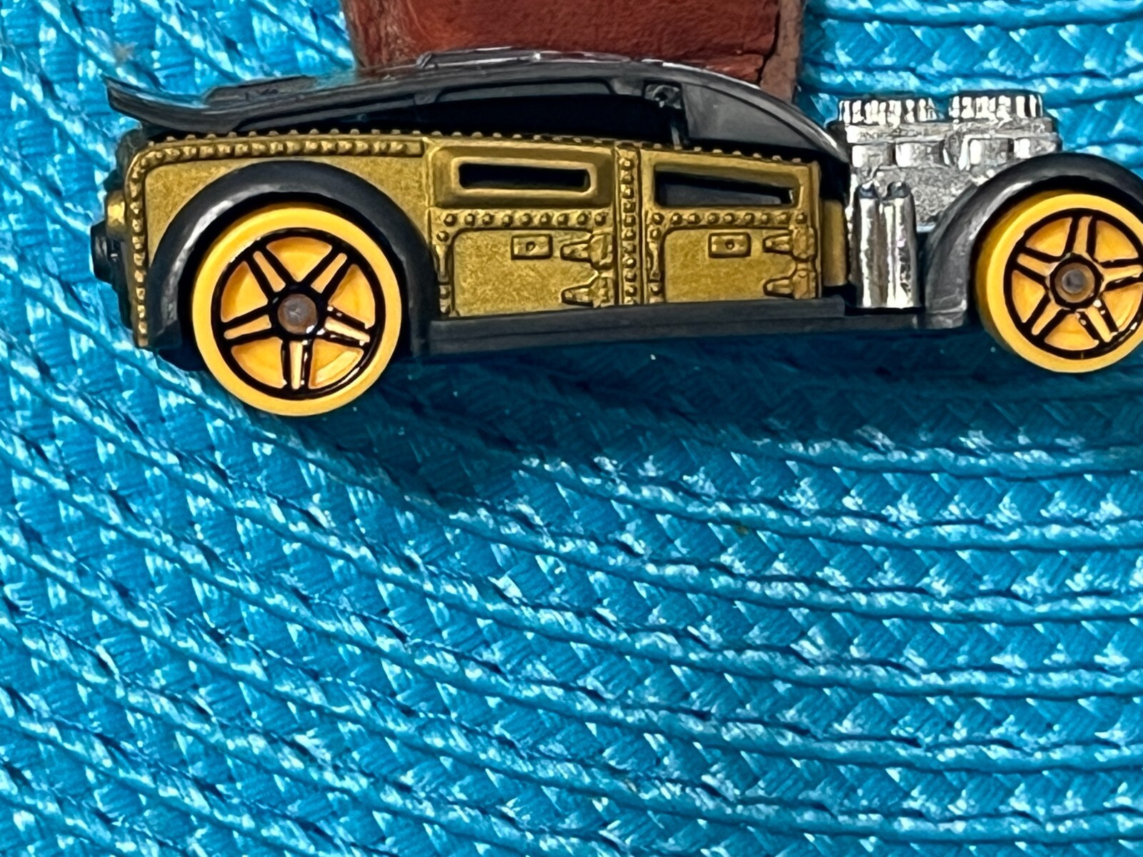 Mattel Hotwheels Money Clip Car(raise roof) T9677 Yellow Line $ Grill Lock Back