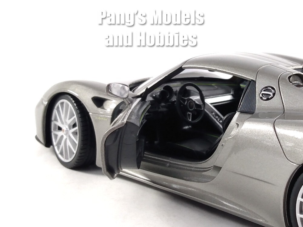 2013 Porsche 918 Spyder Hard Top 1/24 Scale Diecast Model – Welly – Silver