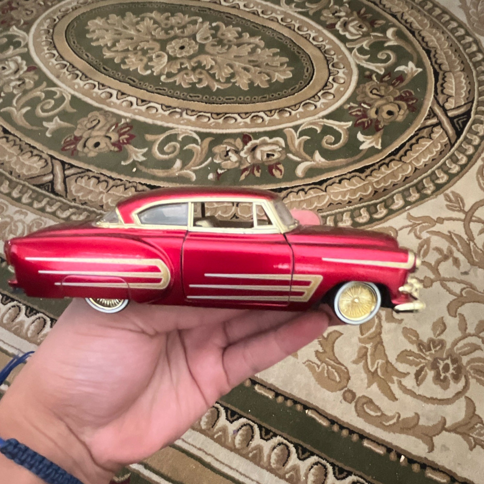 2006 Malibu International Ltd Red/Gold Diecast Car w/ Opening Doors & Trunk