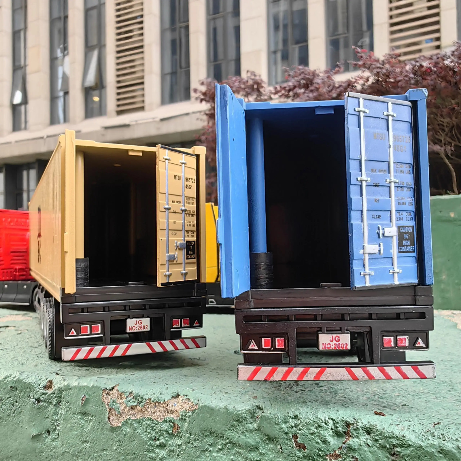 1:50 Scale Alloy Diecast Truck Model with Sound and Light for Kids