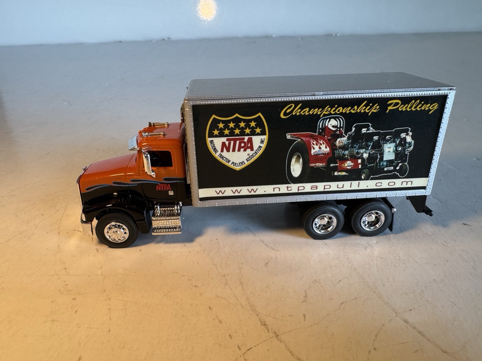 SpecCast 1:64 Diecast Peterbilt Box Truck Tractor Pulling