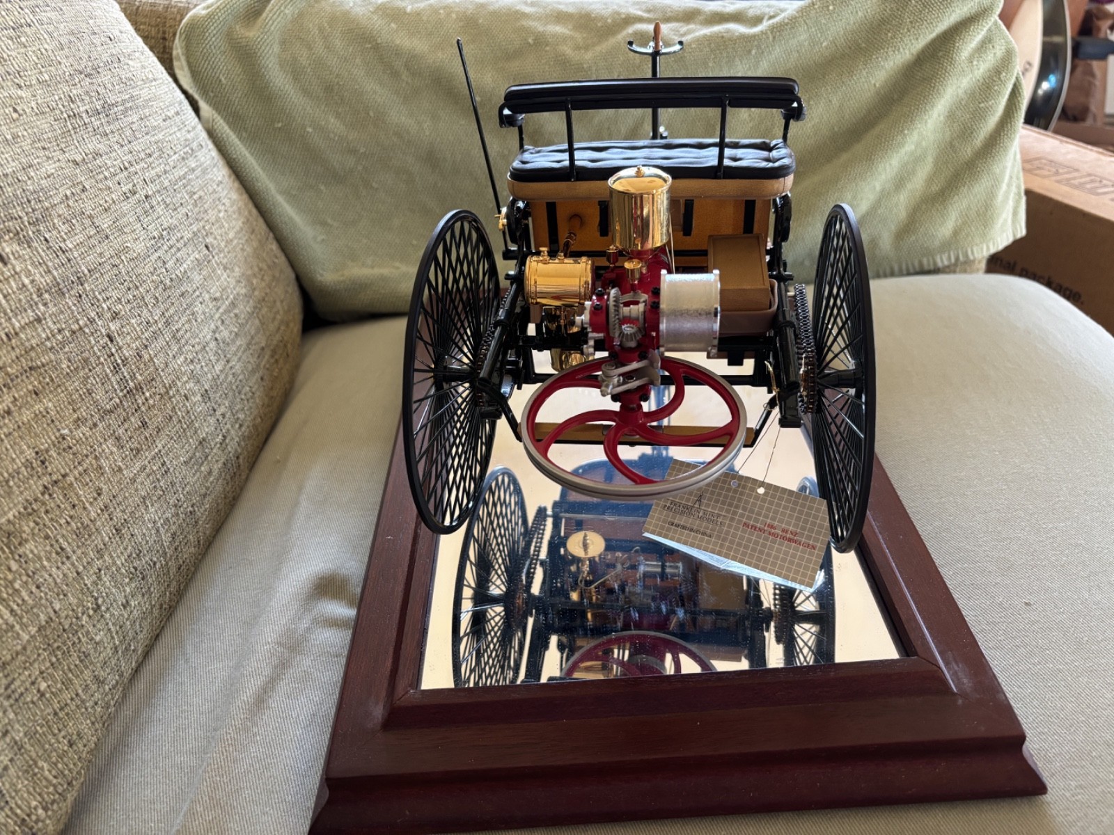 Franklin Mint 1886 Benz Motorwagen 1:8 Diecast w/ Glass Display Case – Excellent