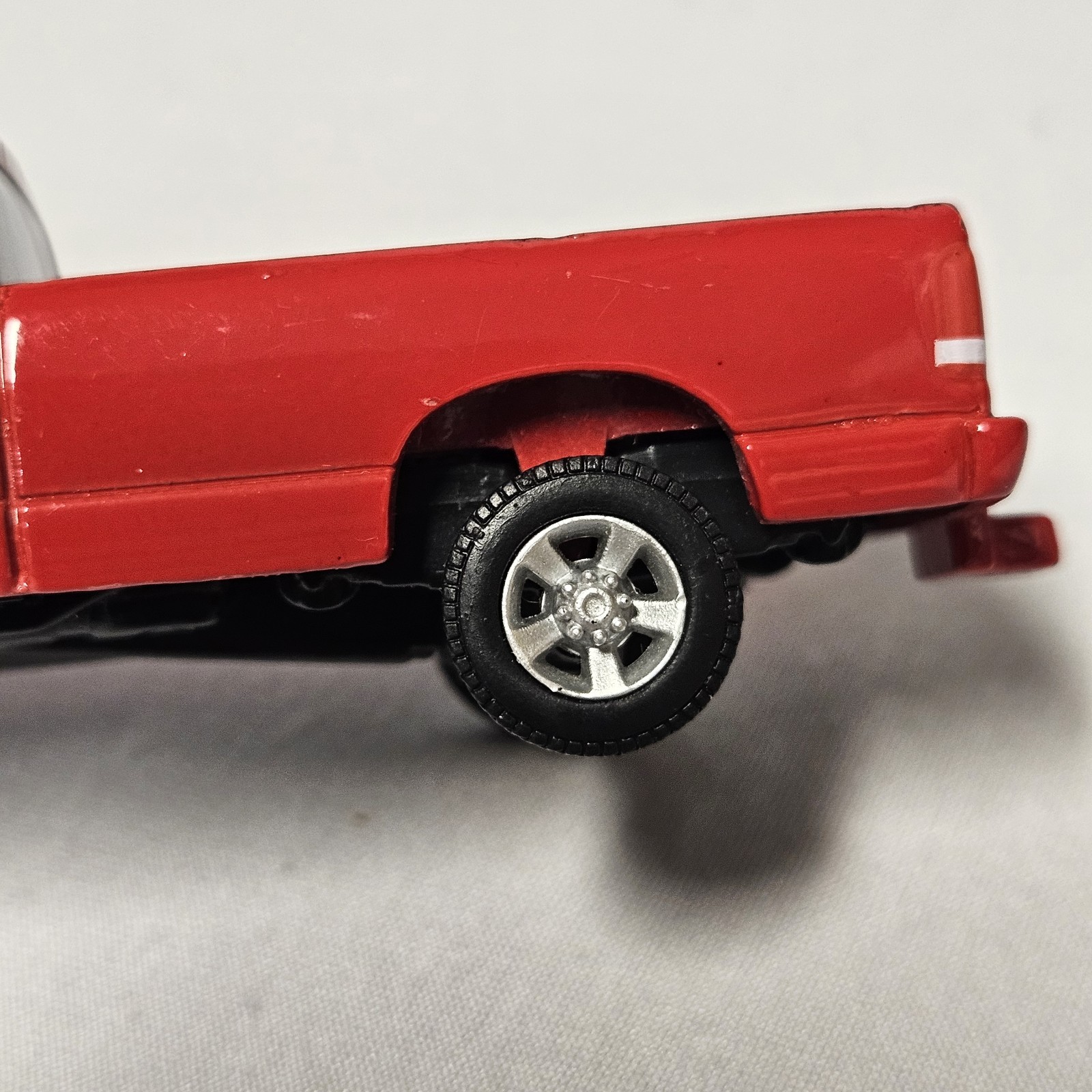 Dodge RAM 2500 Red 2002 – 2005 ERTL Die Cast Chrysler Group Truck RC2