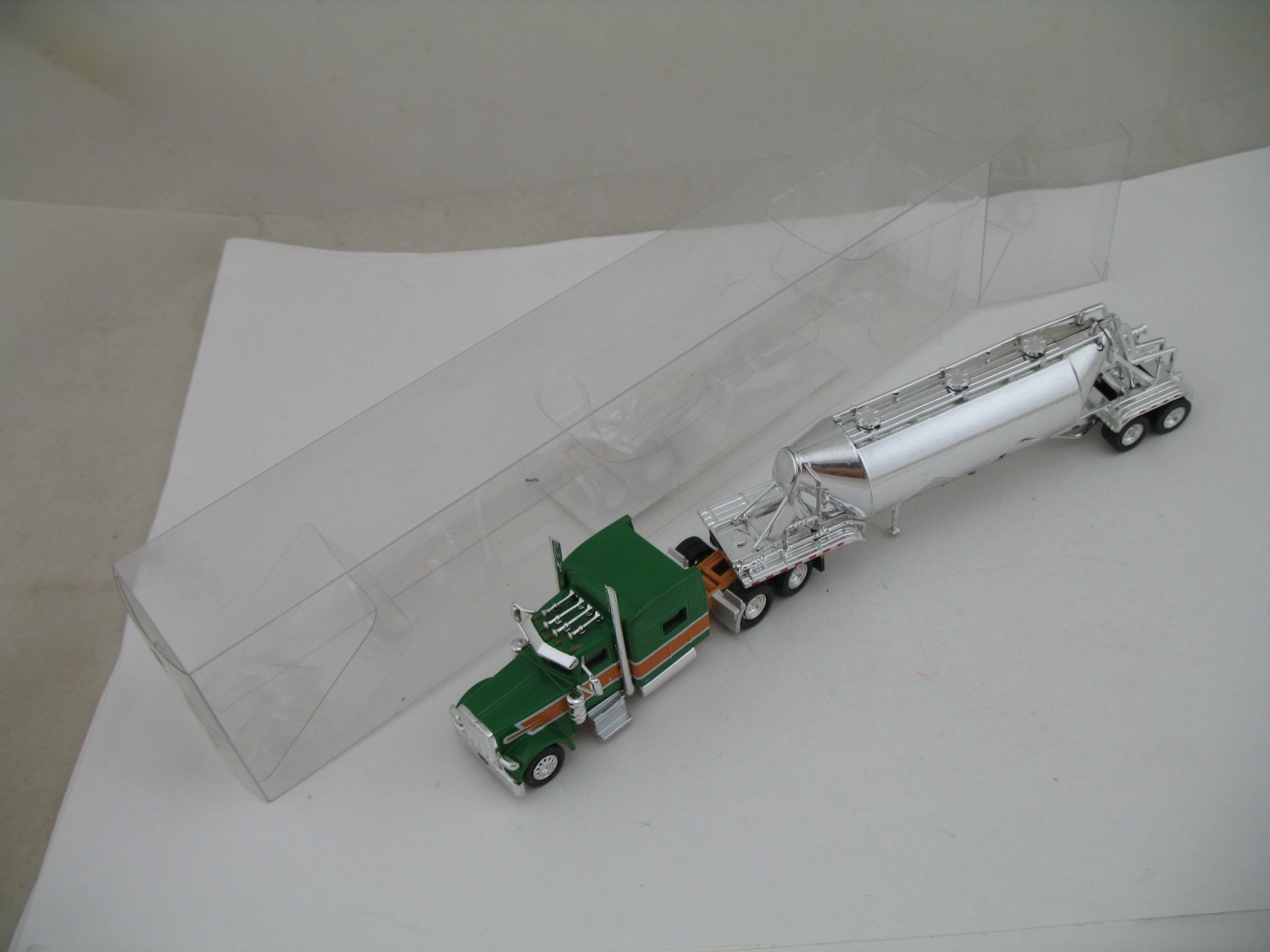 Trucks N’ Stuff HO Model Truck SPEC018: Peterbilt 389 SC w/ Pneumatic Tank Trlr