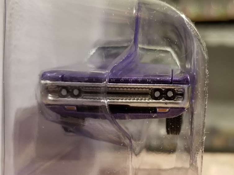 Auto World 1971 Plymouth Fury lll 1:64 Diecast Car Vintage Muscle B31