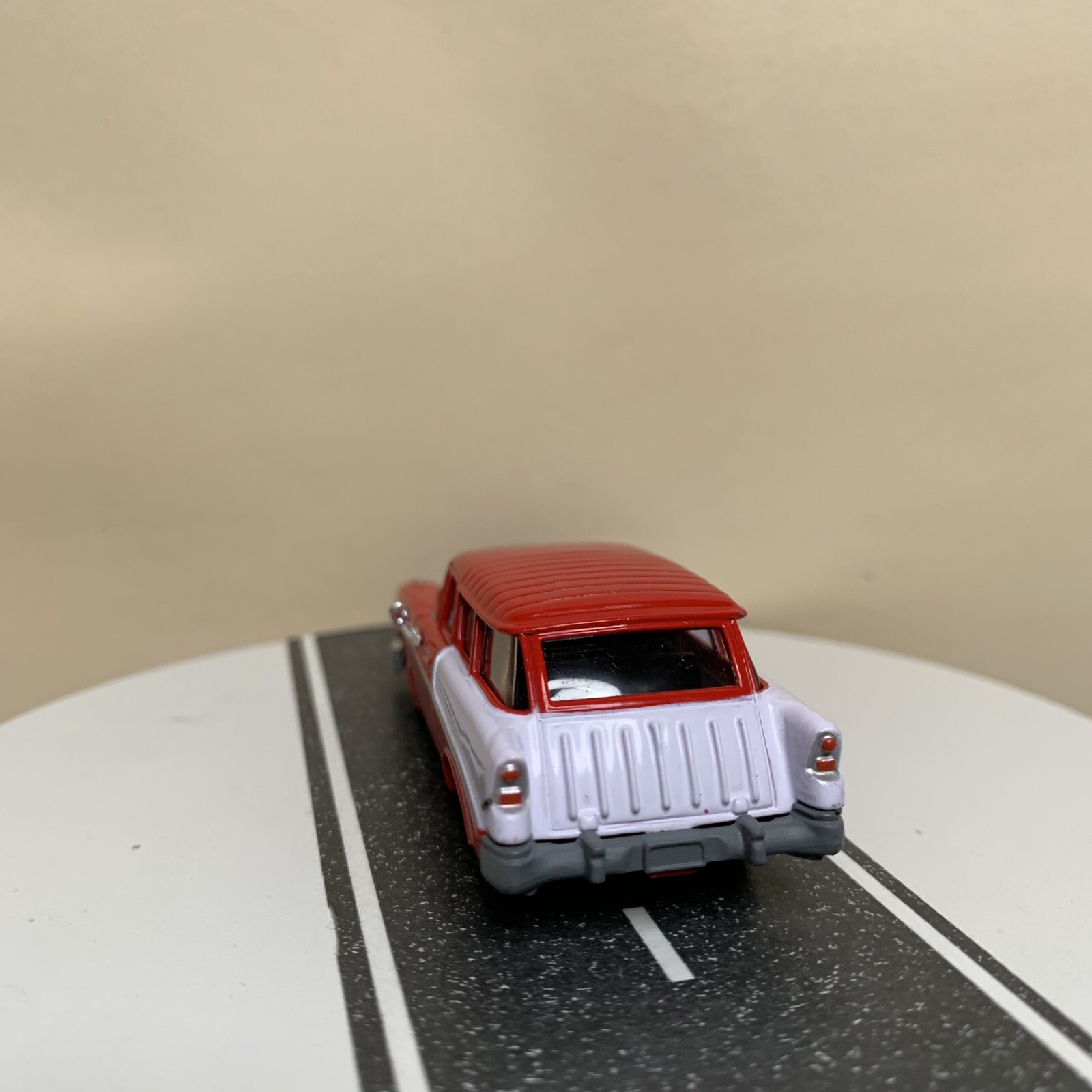 1997 Racing Champions Hot Rod Series #65 ’56 Chevy Nomad Wagon Red/White 1:64 NM