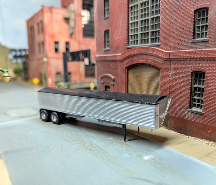 1/87 HO Scale Custom Built 42′ Covered Grain Trailer. 3D Printed Models