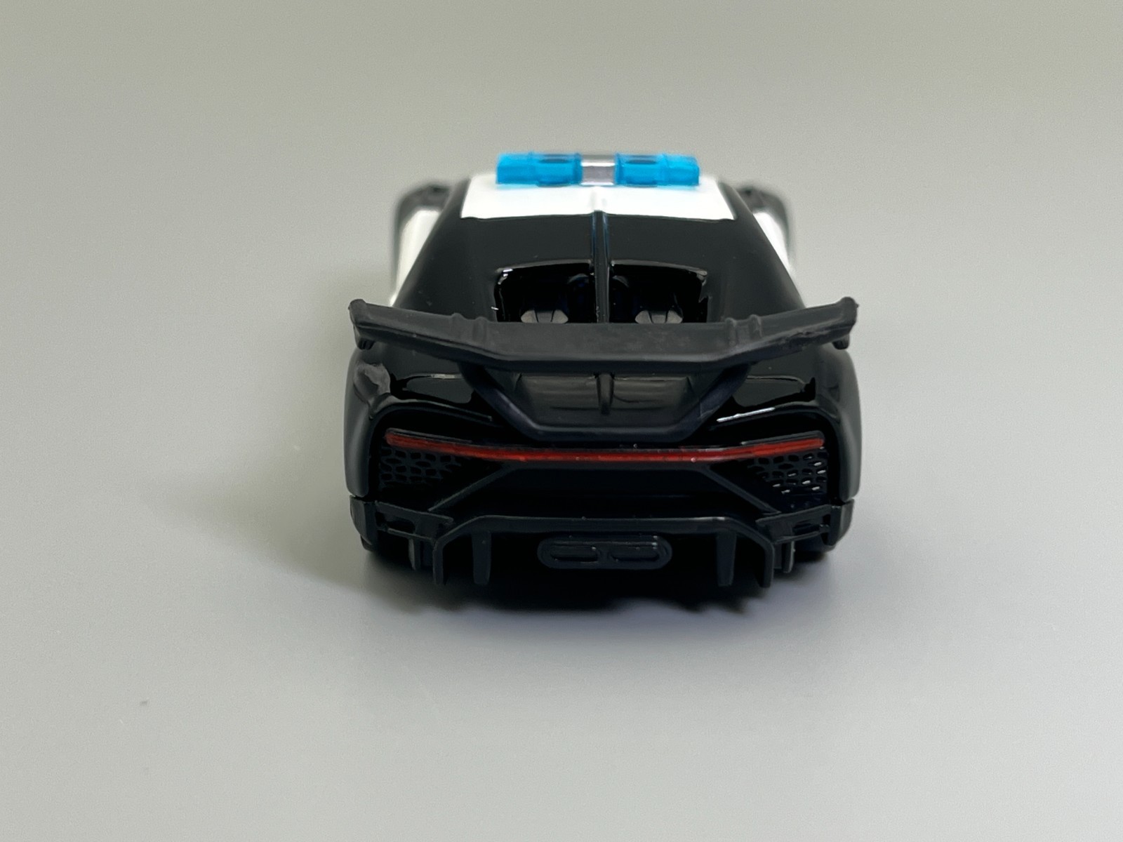 Bugatti Chiron Pur Sport Police Pursuit Tomica #79 1/63 scale