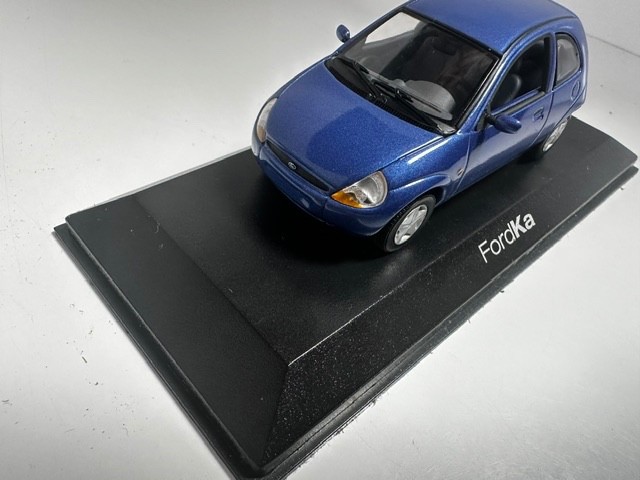 Ford Ka Painted bumpers 1:43 MINICHAMPS diecast Dealership model shelf wear