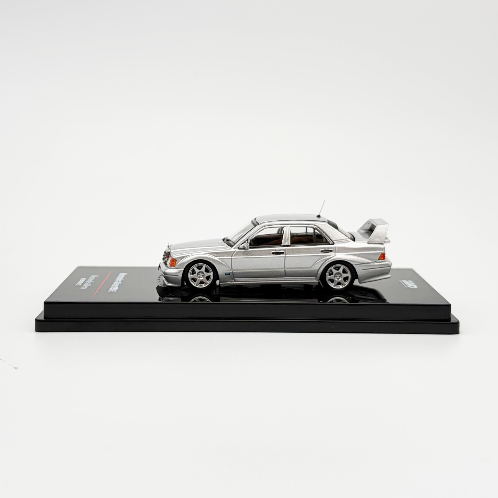 INNO64 1:64 Mercedes-Benz 190E Silver