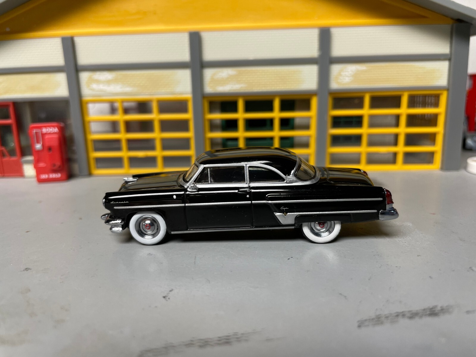 1/64 1954 LINCOLN CAPRI/BLACK/BLACK INT/RUBBER WW /STK HUBCAPS/ “LOTS OF DETAIL”
