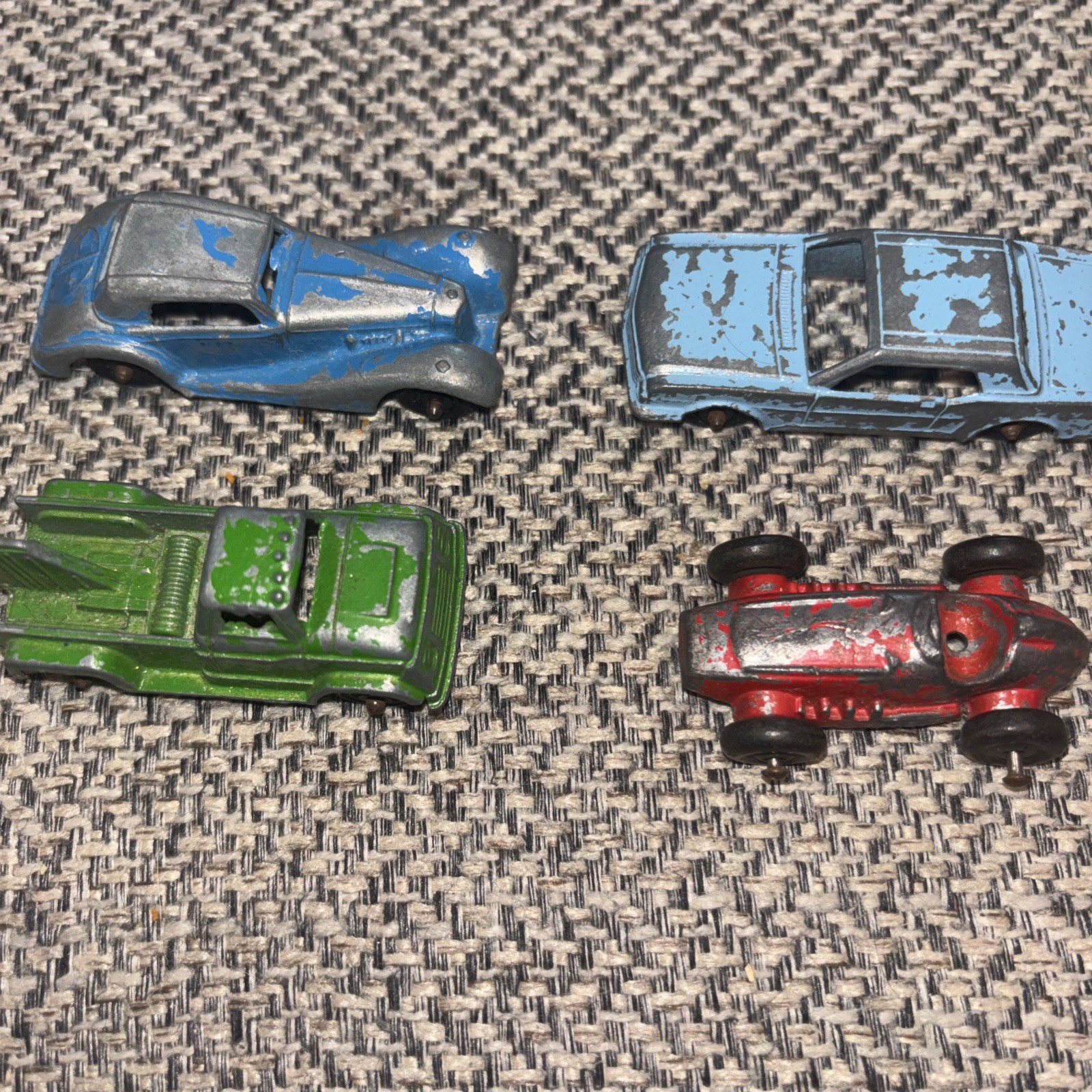 LOT OF 13 COLORFUL CARS AND TRUCKS UNBRANDED METAL PLASTIC