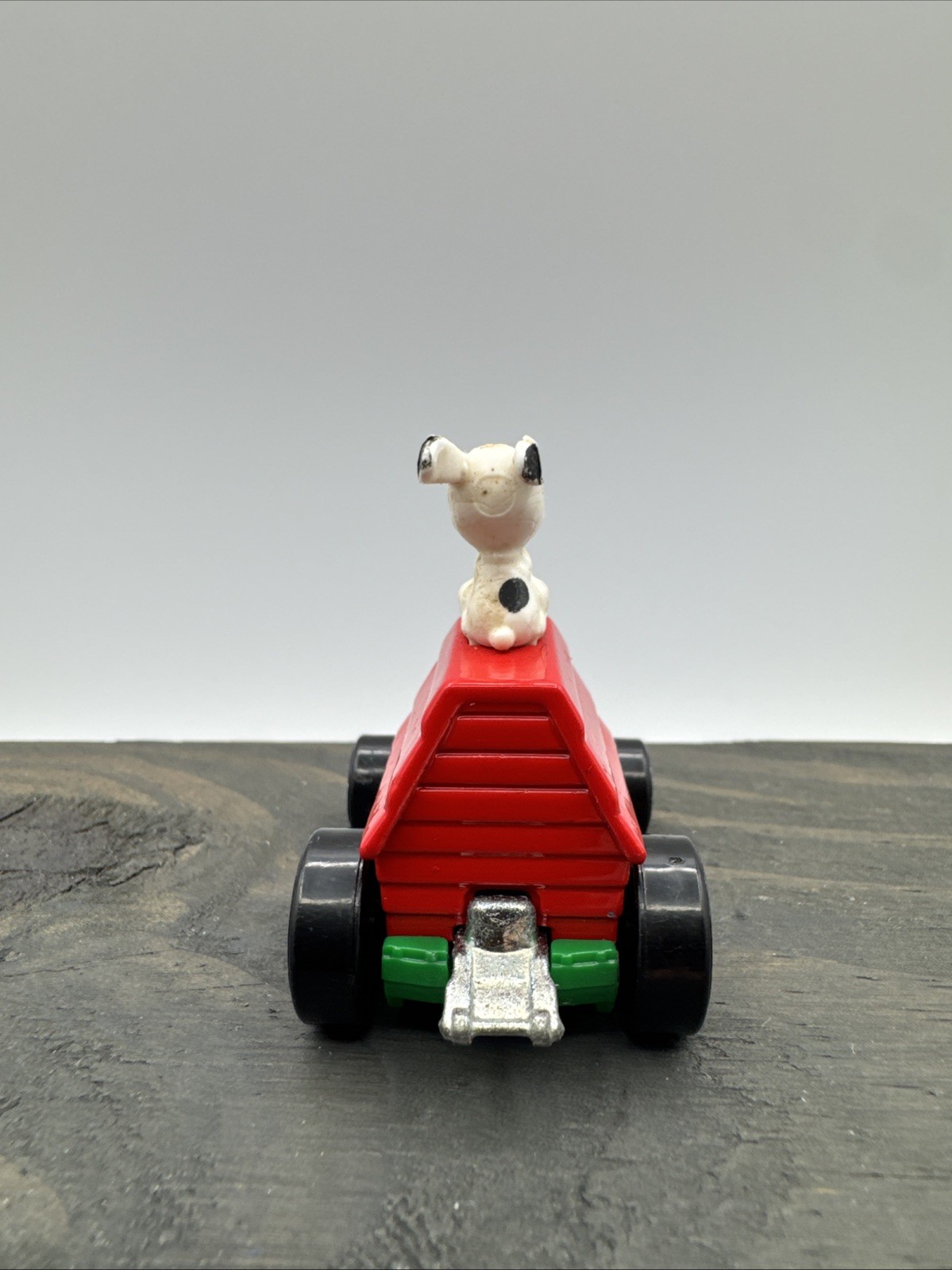 2016 Hot Wheels Screen Time Peanuts Snoopy Dog House Red Baron w/OH5 Spoke 1:64