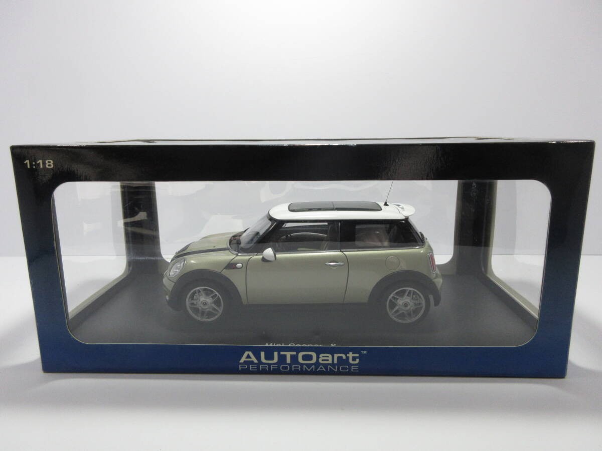 1:18 AUTOart MINI Cooper S 2006 Sparking Silver Metallic/White Roof Model