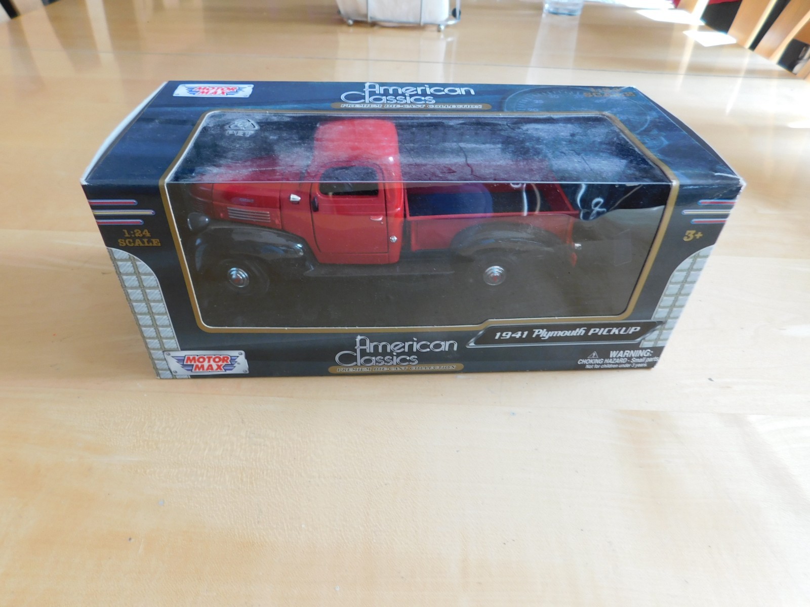 Motor Max American Classics 1:24 Scale 1941 Plymouth Pickup Die-Cast Metal NEW