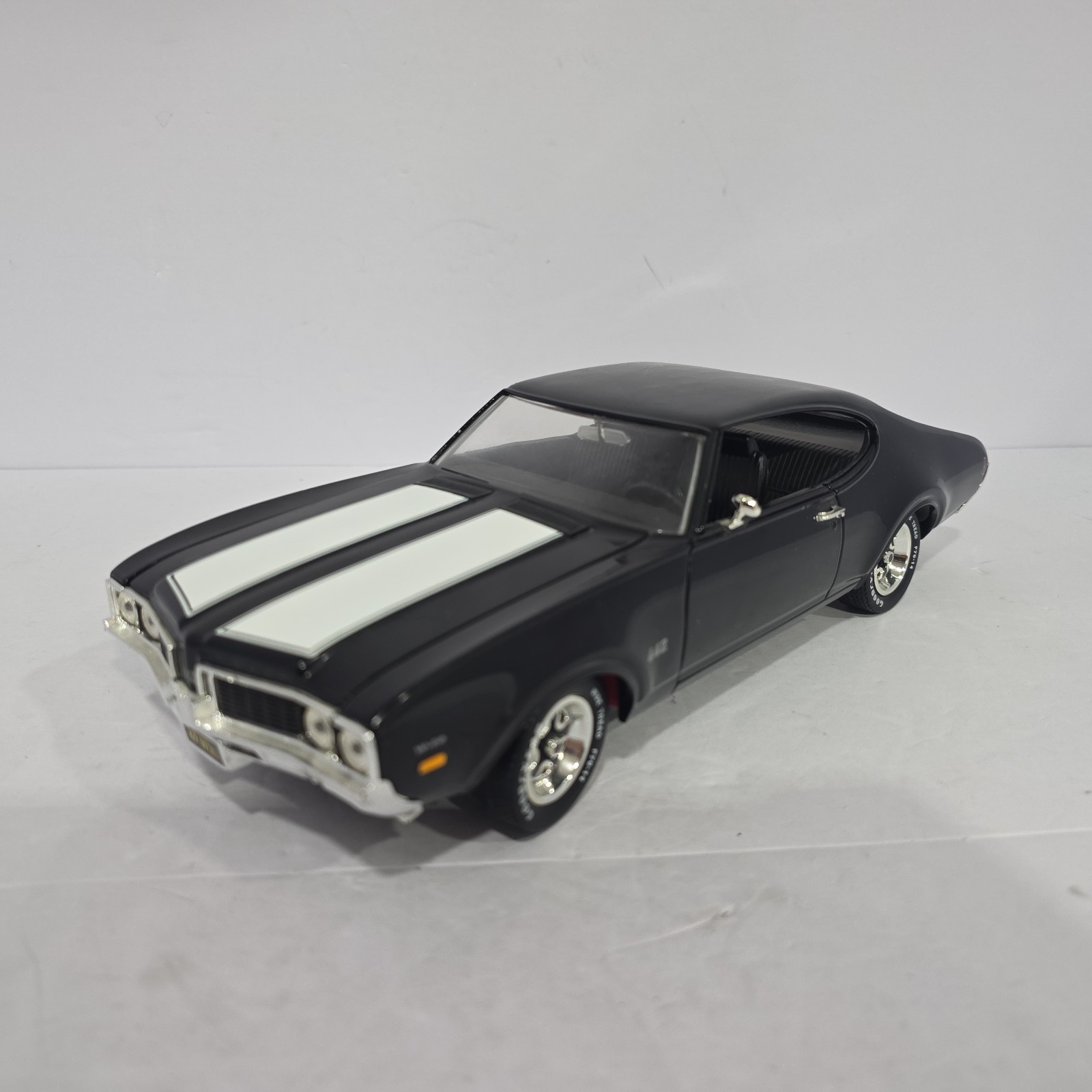 Ertl – 1969 Oldsmobile 442 W-30 Black – 1:18 Diecast – No Box