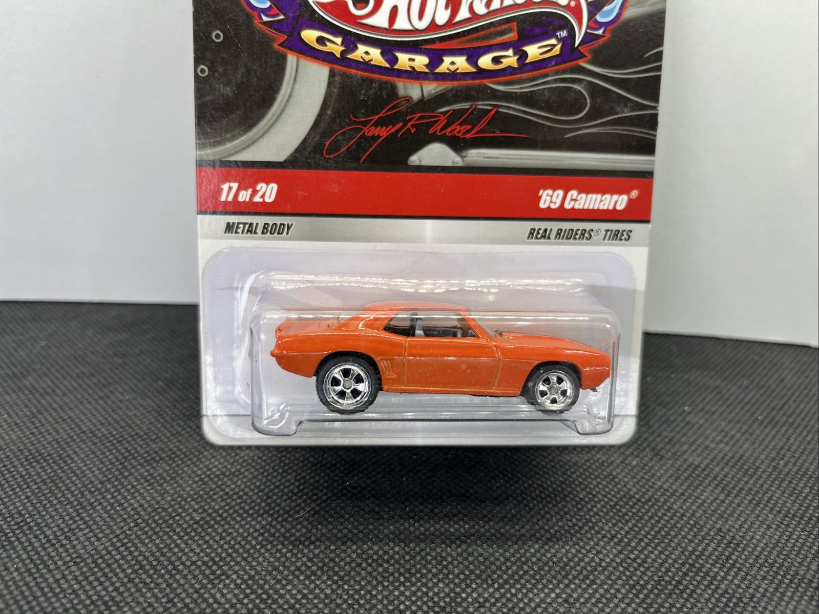 HOT WHEELS – LARRY’S GARAGE – 1969 CHEVROLET CAMARO ORANGE – REAL RIDERS