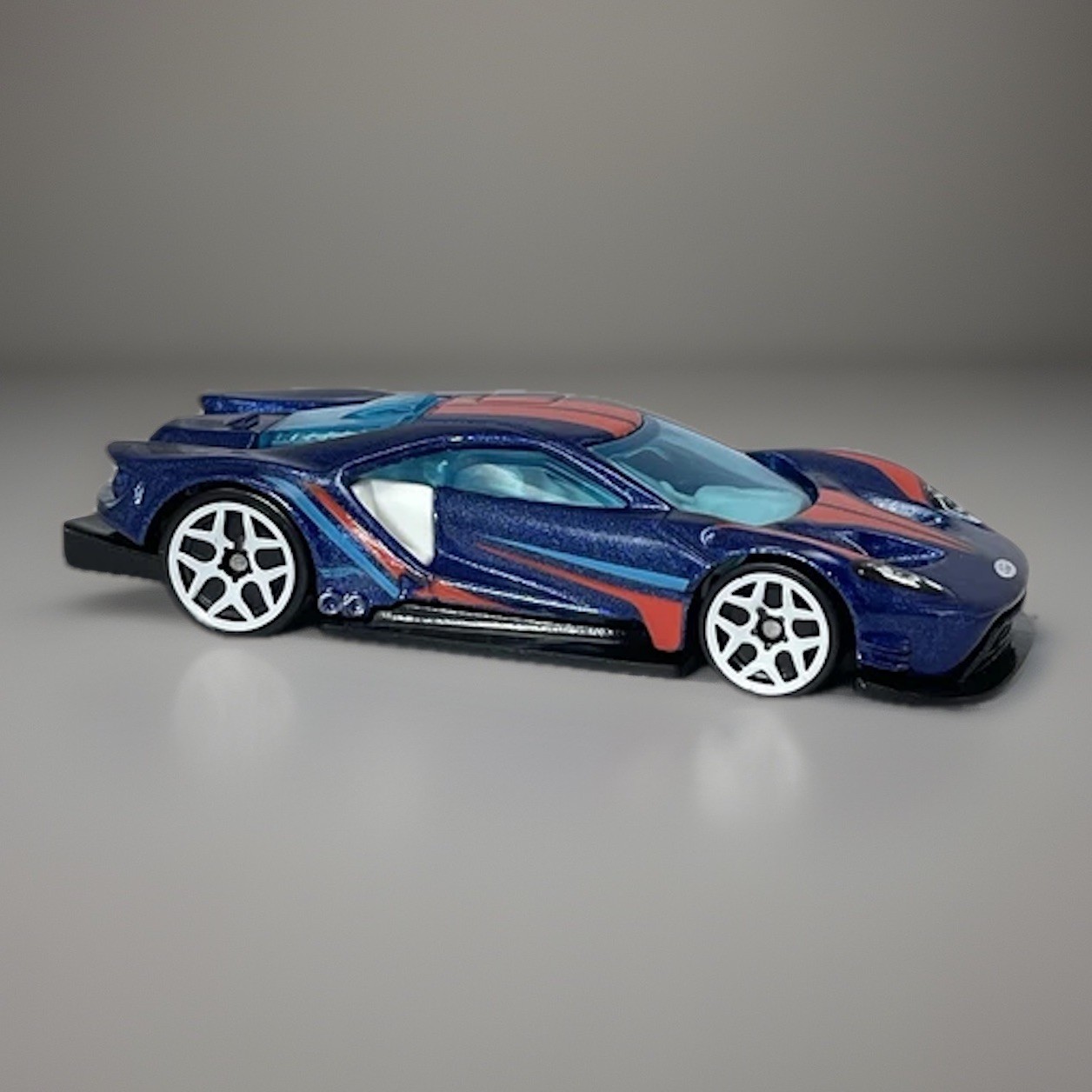 2022 Hot Wheels 16 Ford GT Race Blue Red ’23 HW Motor Show Diecast Plastic Car