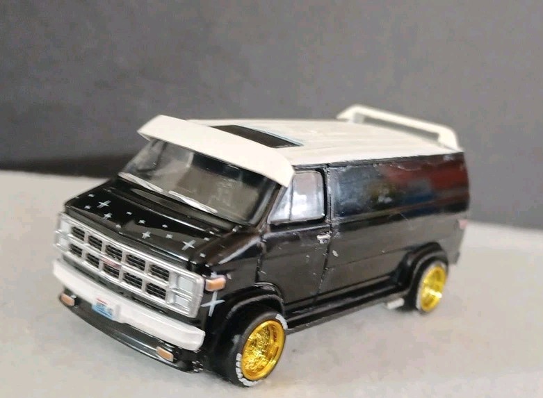 Greenlight ( CUSTOM) 1978 GMC VANDURA VAN