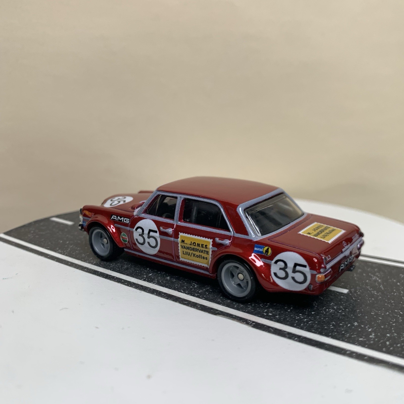 Hot Wheels Premium Deutschland Design Mercedes-Benz 300 SEL 6.8 Red w/RR 1:64 NM