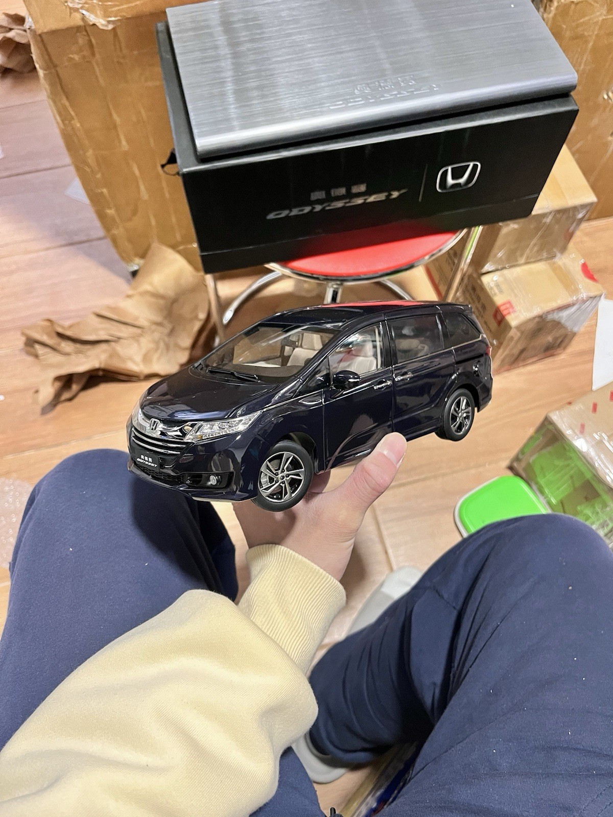 1:18 Scale 2015~2018 Honda Odyssey Obsidian Blue Pearl Diecast Model With Base