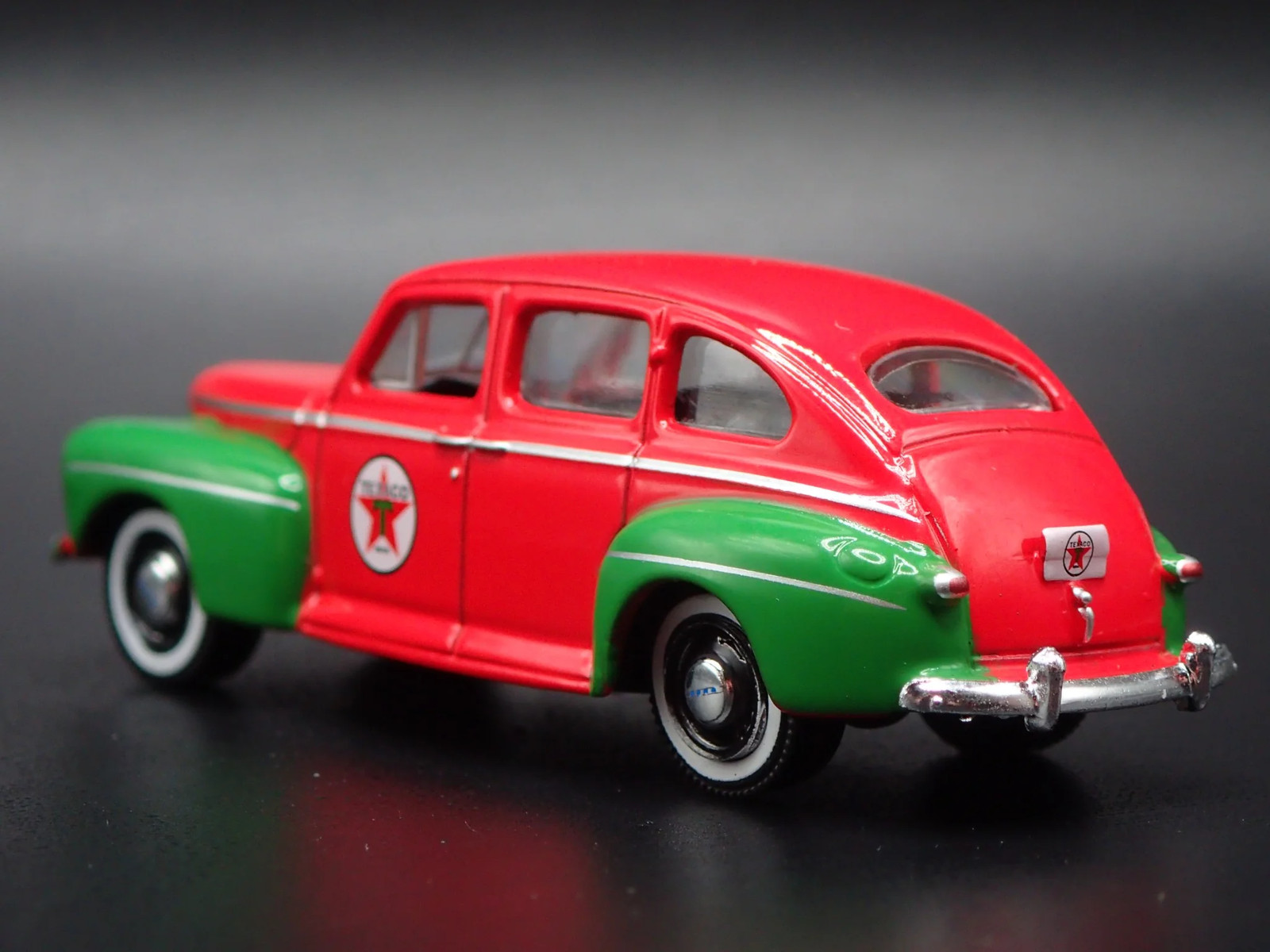 1948 48 FORD FORDOR SUPER DELUXE TEXACO OIL RED 1:64 SCALE DIECAST MODEL CAR