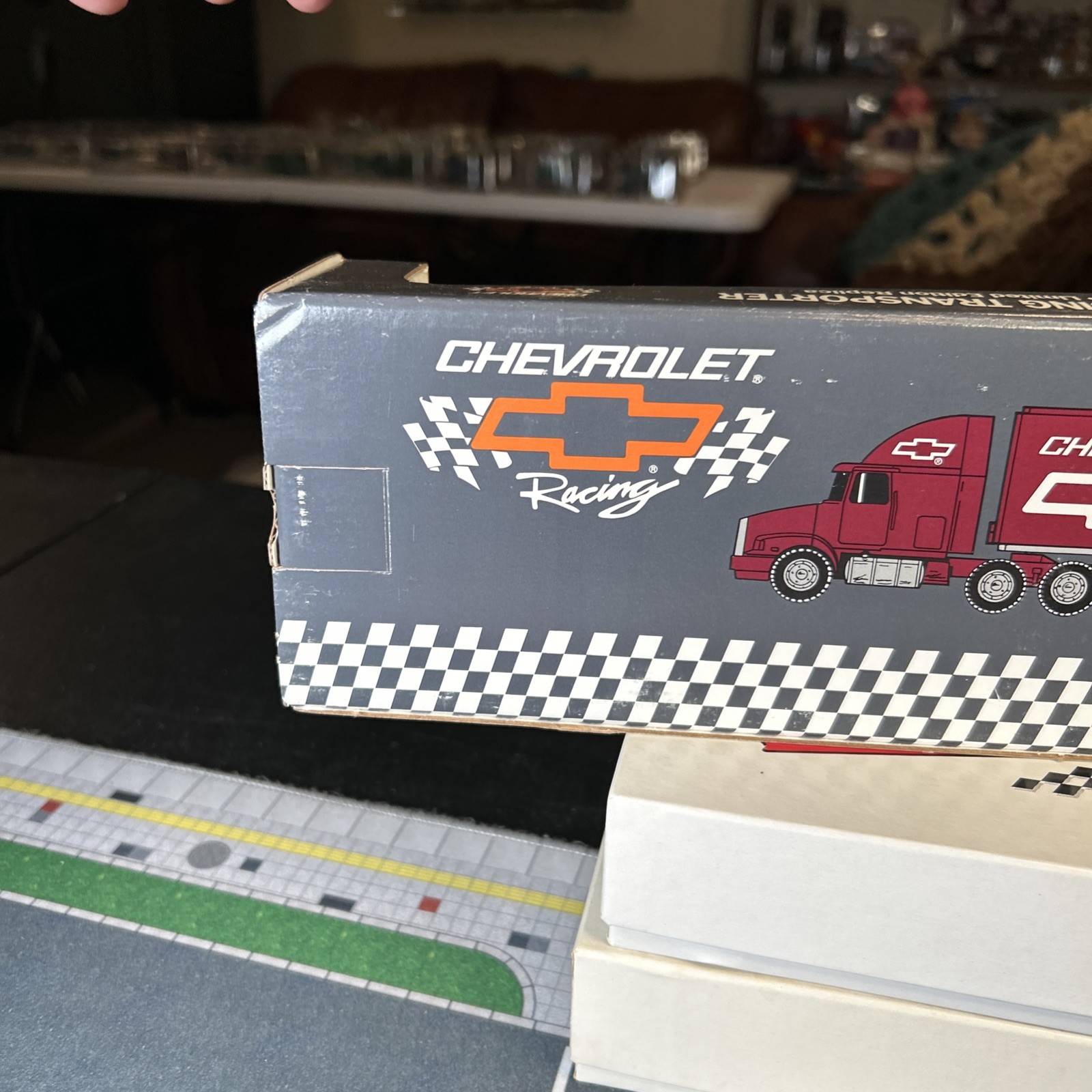 Ertl T097 1994 1/64 SPORTS IMAGE #4 HEARTBEAT of AMERICA CHEVY Transporter 5,000