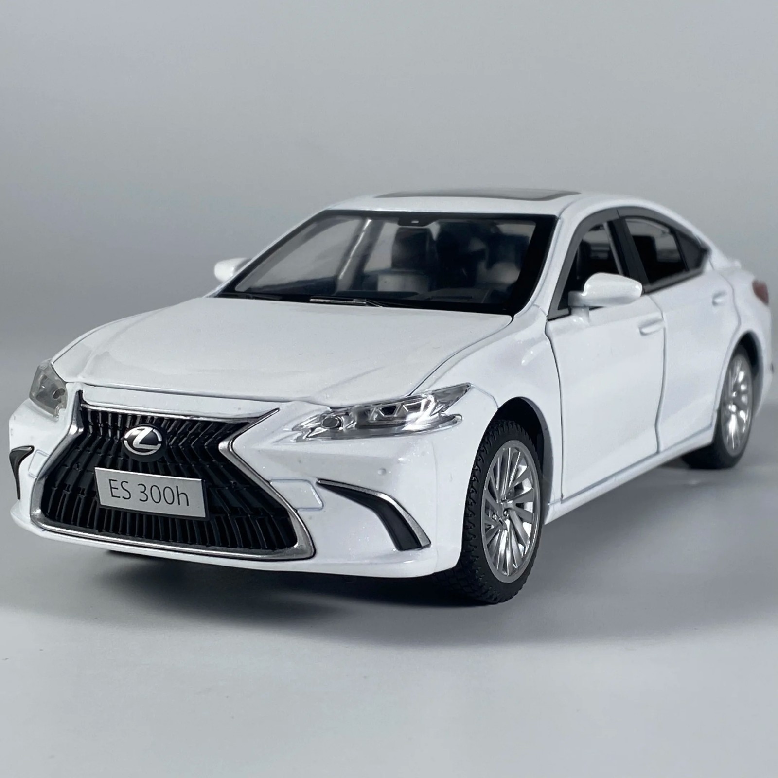 1:24 Lexus ES300 ES300h Alloy Diecast Car Model Sound Light Kid’s Collectibles
