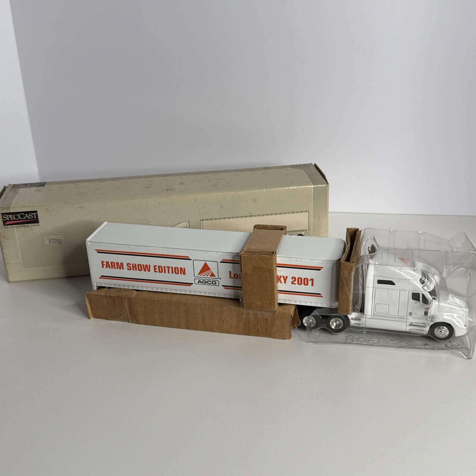 SPECCAST 1:64 KENWORTH T2000 TRACTOR W/TRAILER Farm Show Edition Louisville KY