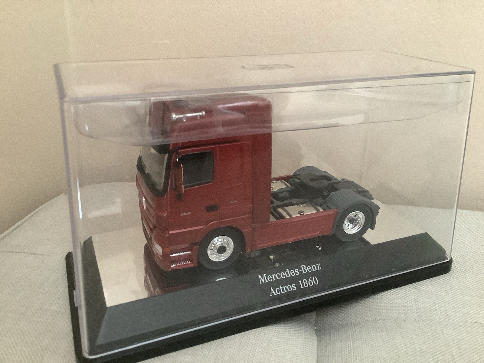 NZG Mercedes Actros Tractor Unit 1/50 Scale In Display Case.