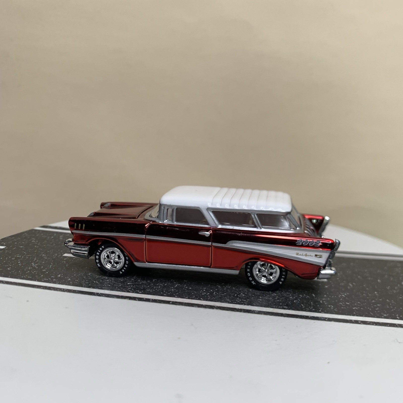2002 Johnny Lightning Holiday Classics 1957 Chevy Nomad Wagon Red Chrome 1:64 NM