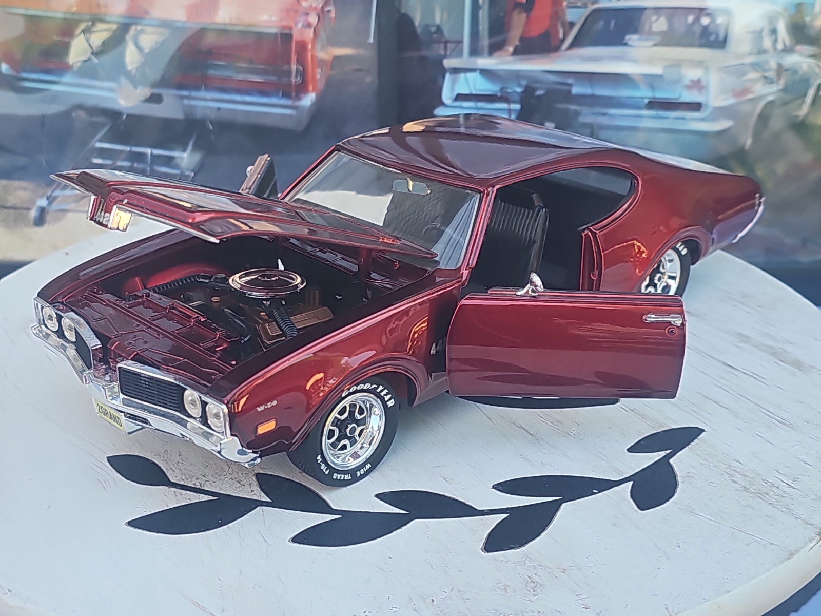 ERTL American Muscle 2 GRAND Series Diecast 1969 Olds 442 W-30 Red W/ Black 1/18