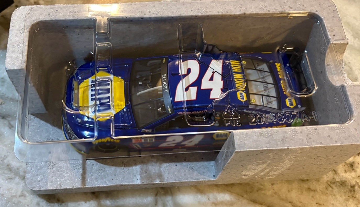 1/24 Lionel Chase Elliott #24 NAPA 2016 SS 1 of 2500 C246821NACLNAPA