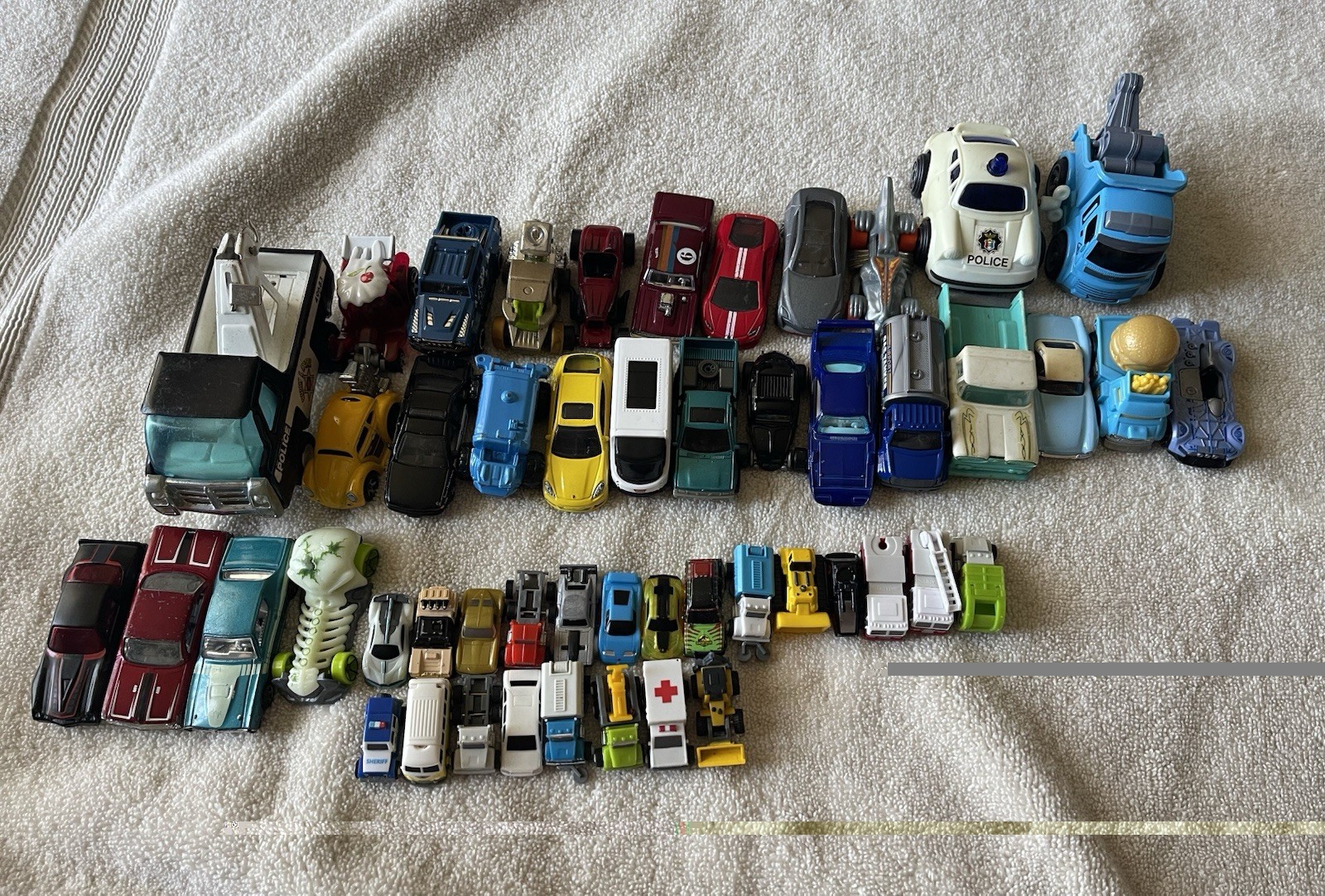 Mixed Lot Of Metal And Plastic Cars