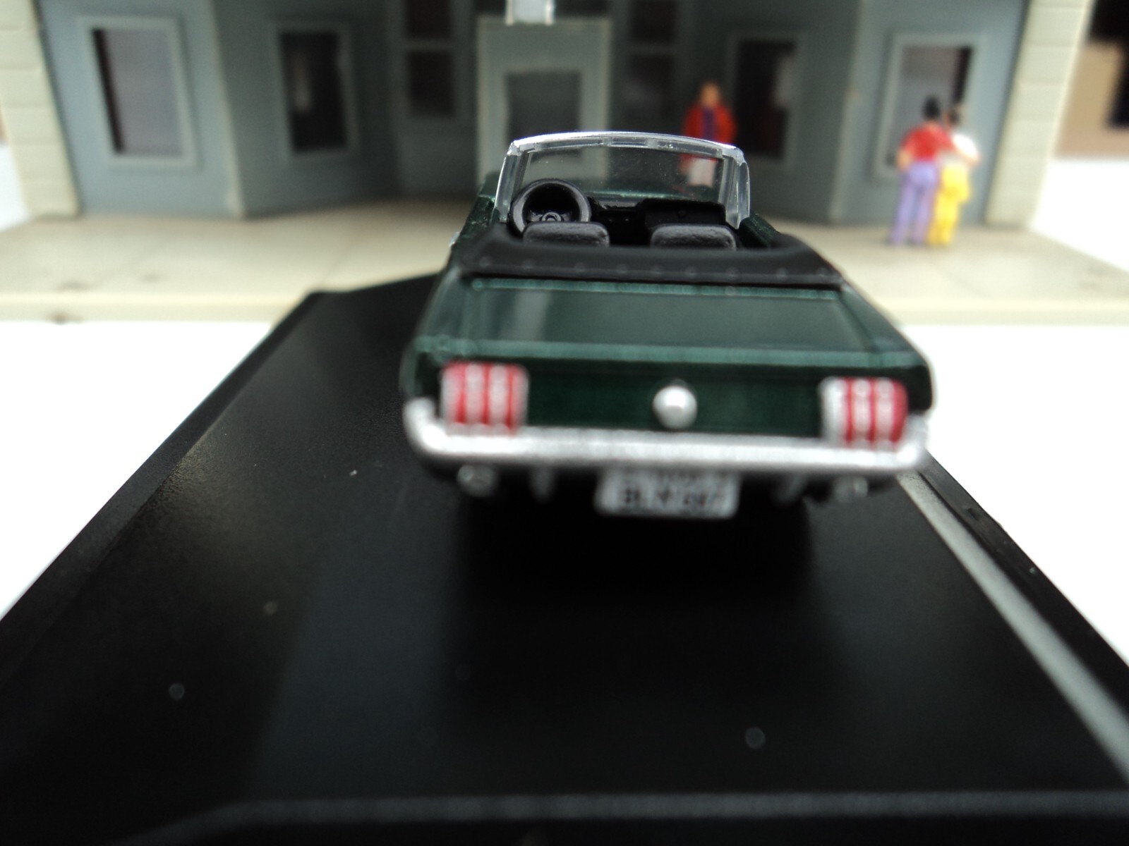 Oxford 1965 Ford Mustang Convertible Green 1/87 HO diecast car