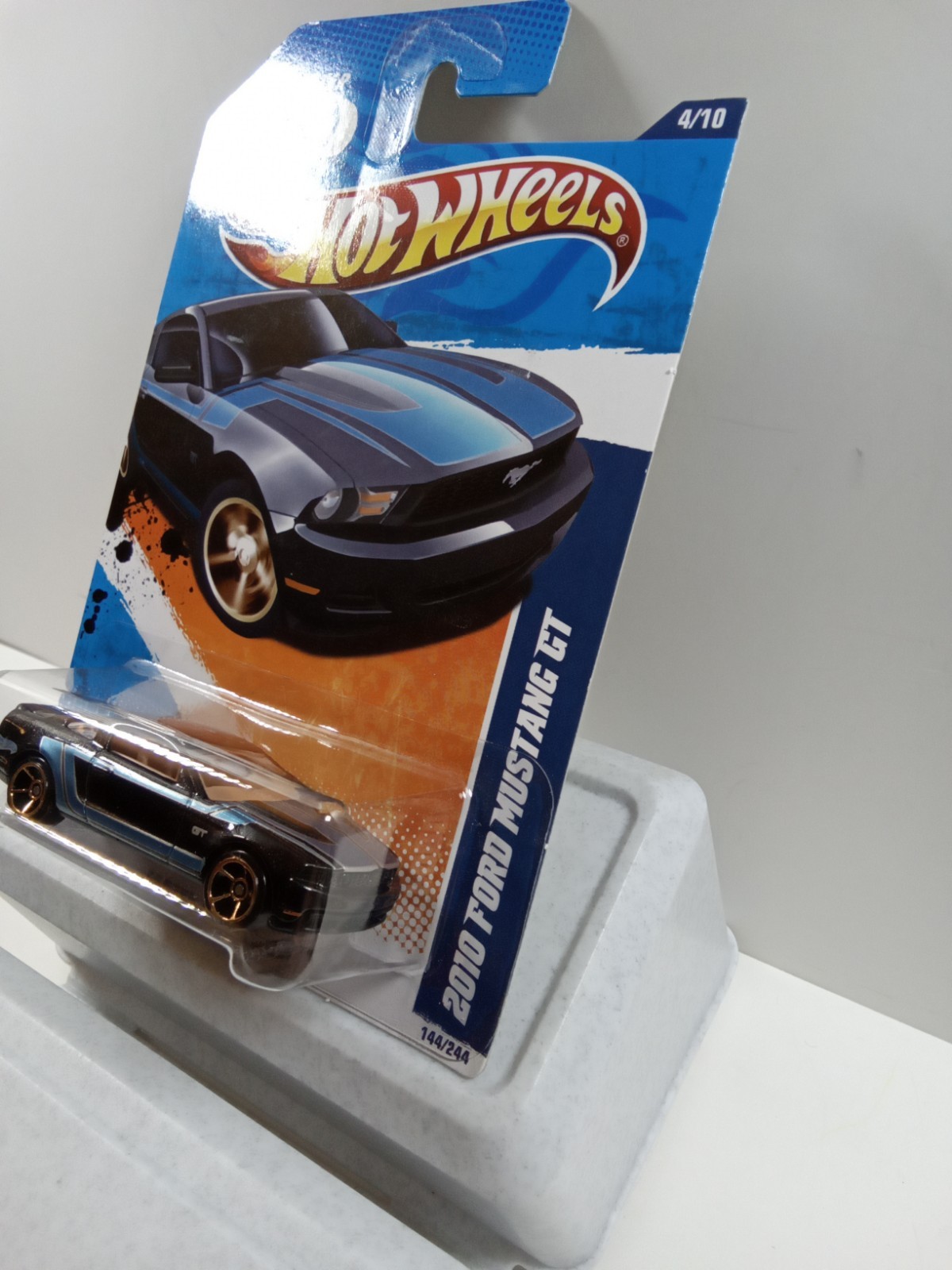 2011 Hot Wheels KMART Exclusive Color2010 FORD MUSTANG GT black #144 4/10 M28-B