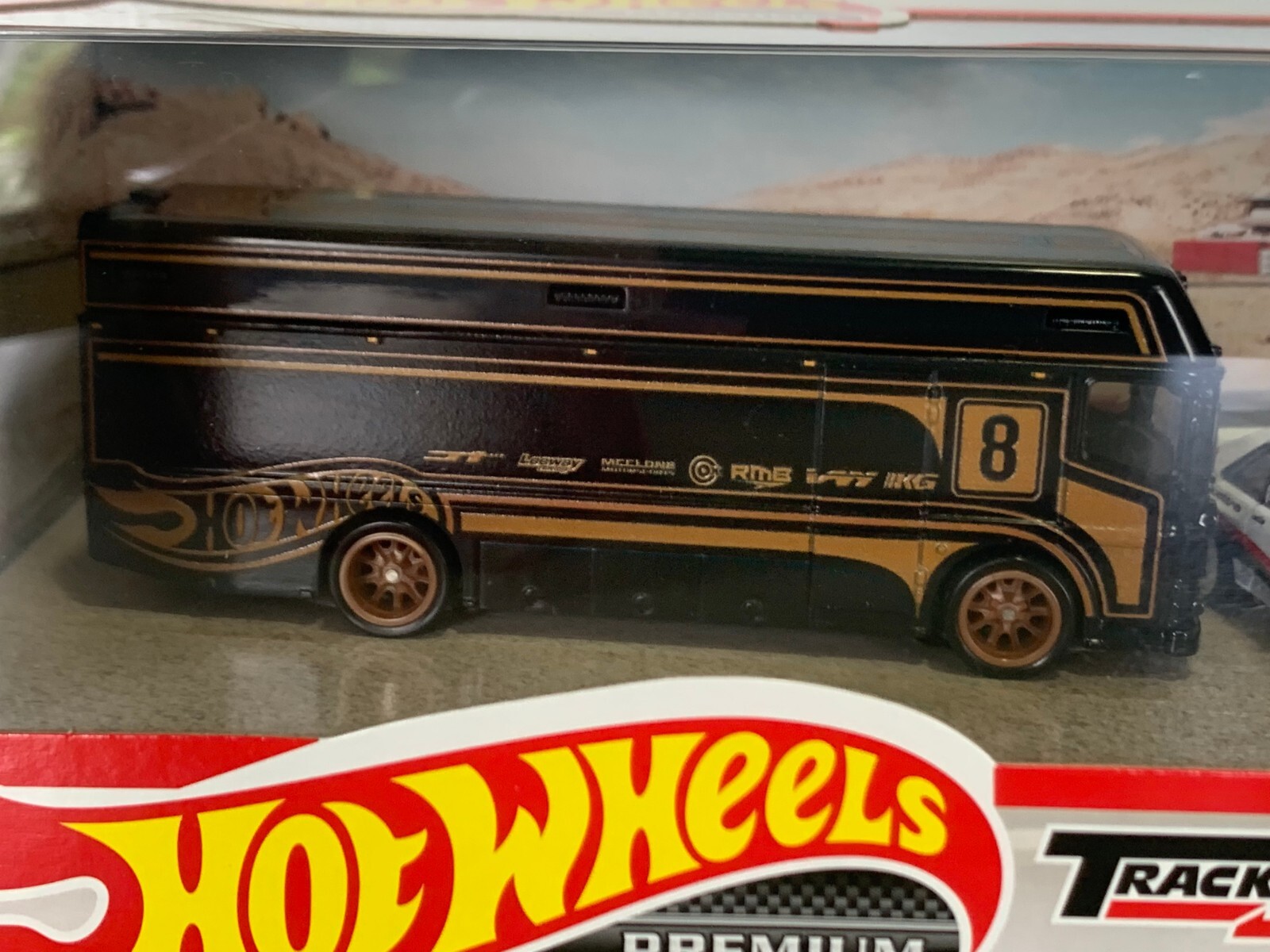 HOT WHEELS PREMIUM BOX SET EURO HAULER AUDI LAMBORGHINI SAUBER-MERCEDES C9