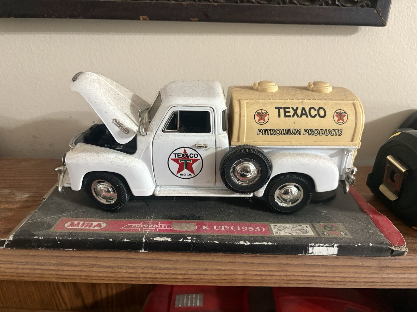 1:18 Scale Diecast Mira 1953 Chevrolet Pickup Truck with Texaco Tank