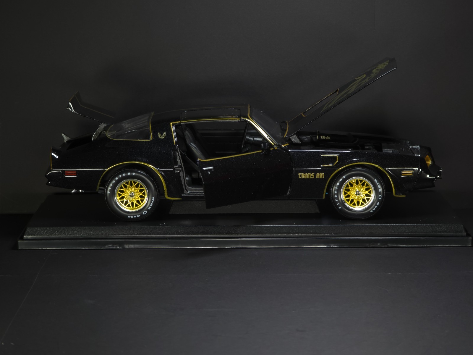 Pontiac Firebird Trans Am 1:18 Maisto Exclusive Style Special Edition – Black