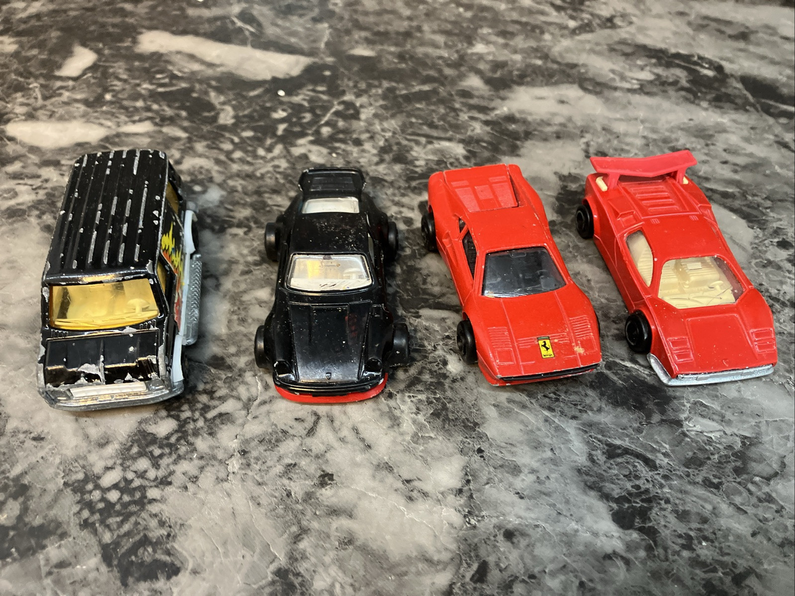 Lot 4 MAJORETTE MAROON PORSCHE 911, LAMBO, FERRARI, 1:57 FRANCE LOOSE